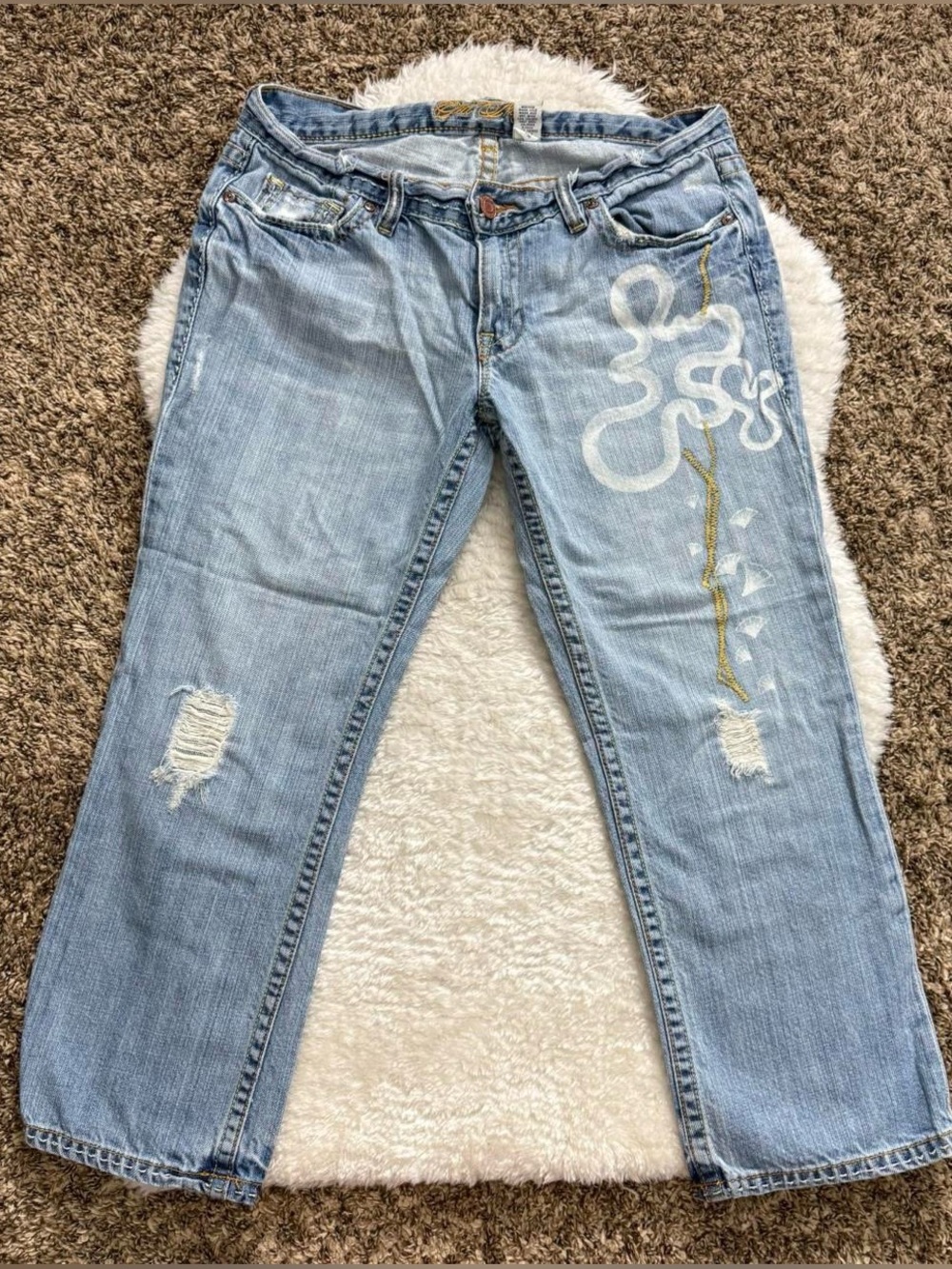 Y2k girly grunge subversive quirky graphic distressed low rise capris